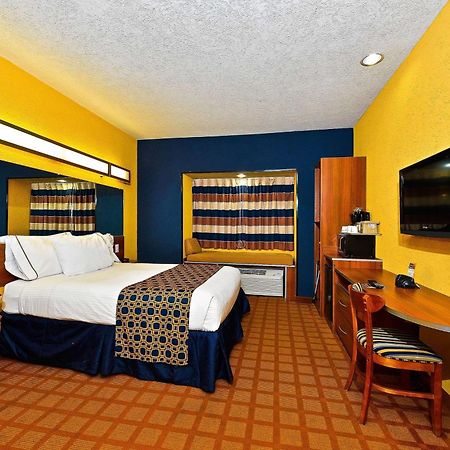 Microtel Inn & Suites By Wyndham New Braunfels I-35 מראה חיצוני תמונה