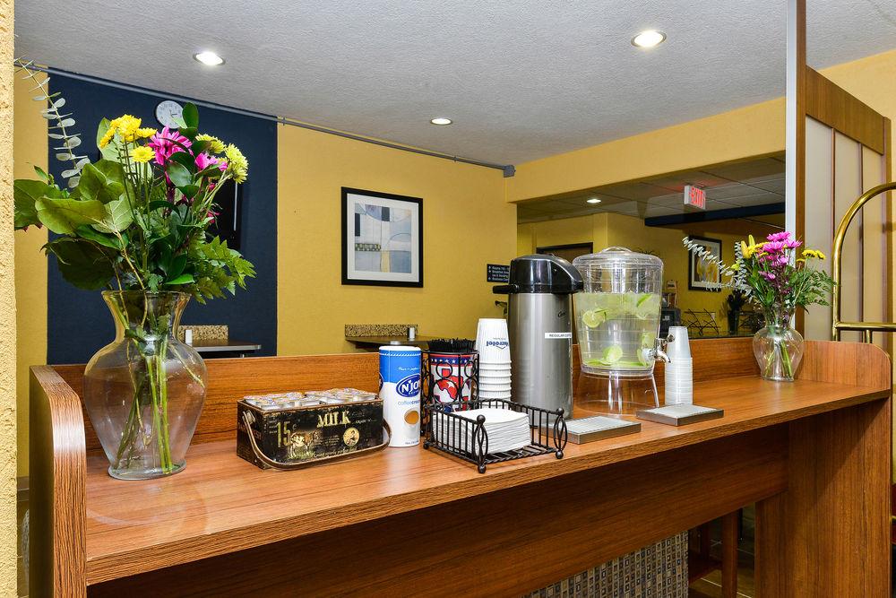 Microtel Inn & Suites By Wyndham New Braunfels I-35 מראה חיצוני תמונה