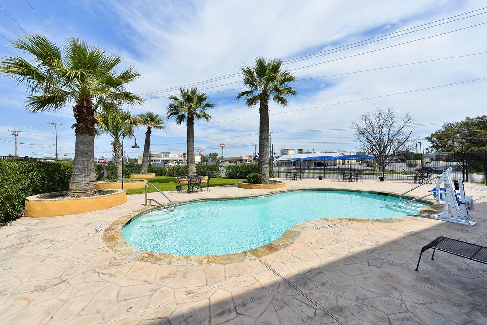 Microtel Inn & Suites By Wyndham New Braunfels I-35 מראה חיצוני תמונה