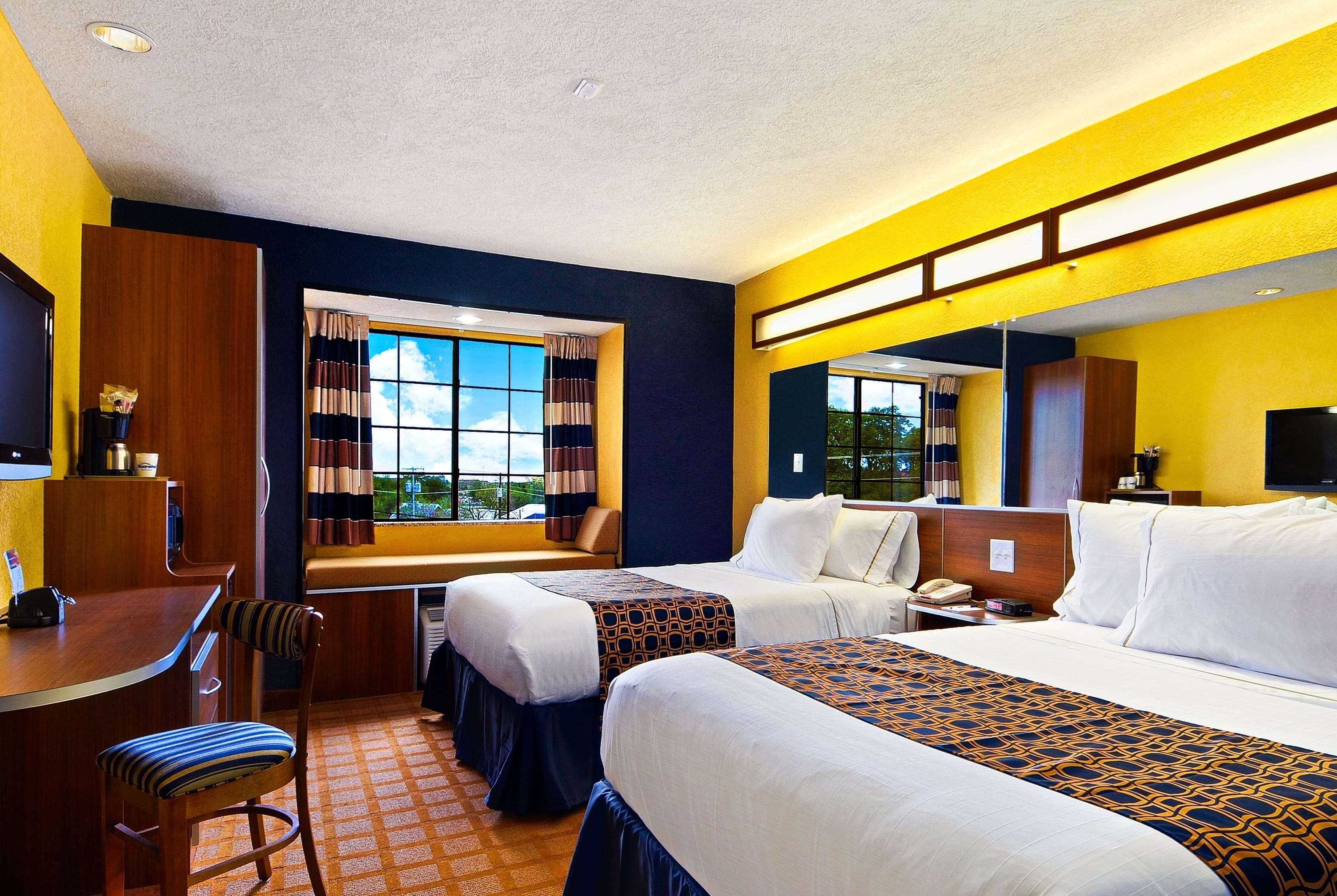 Microtel Inn & Suites By Wyndham New Braunfels I-35 מראה חיצוני תמונה