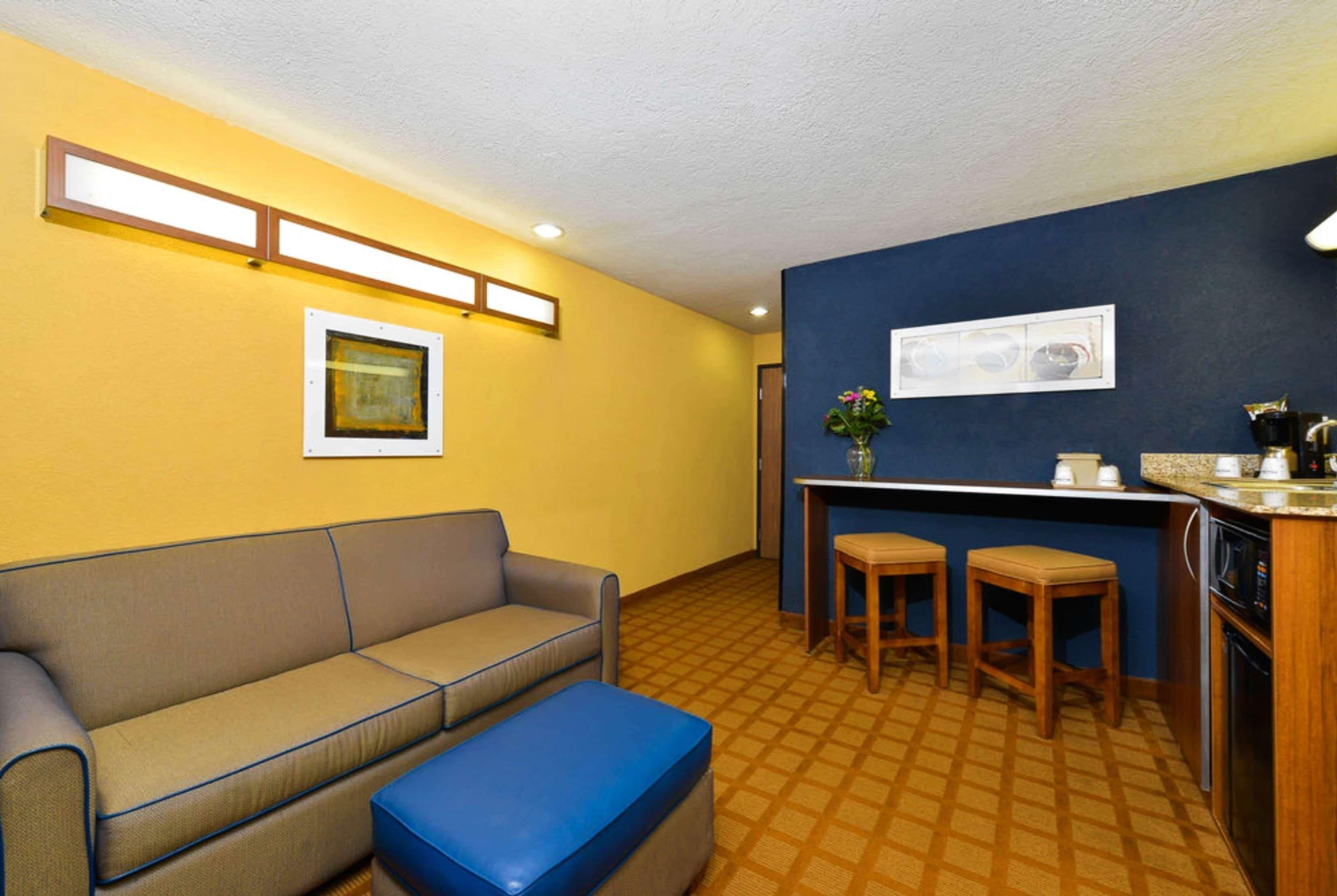 Microtel Inn & Suites By Wyndham New Braunfels I-35 מראה חיצוני תמונה