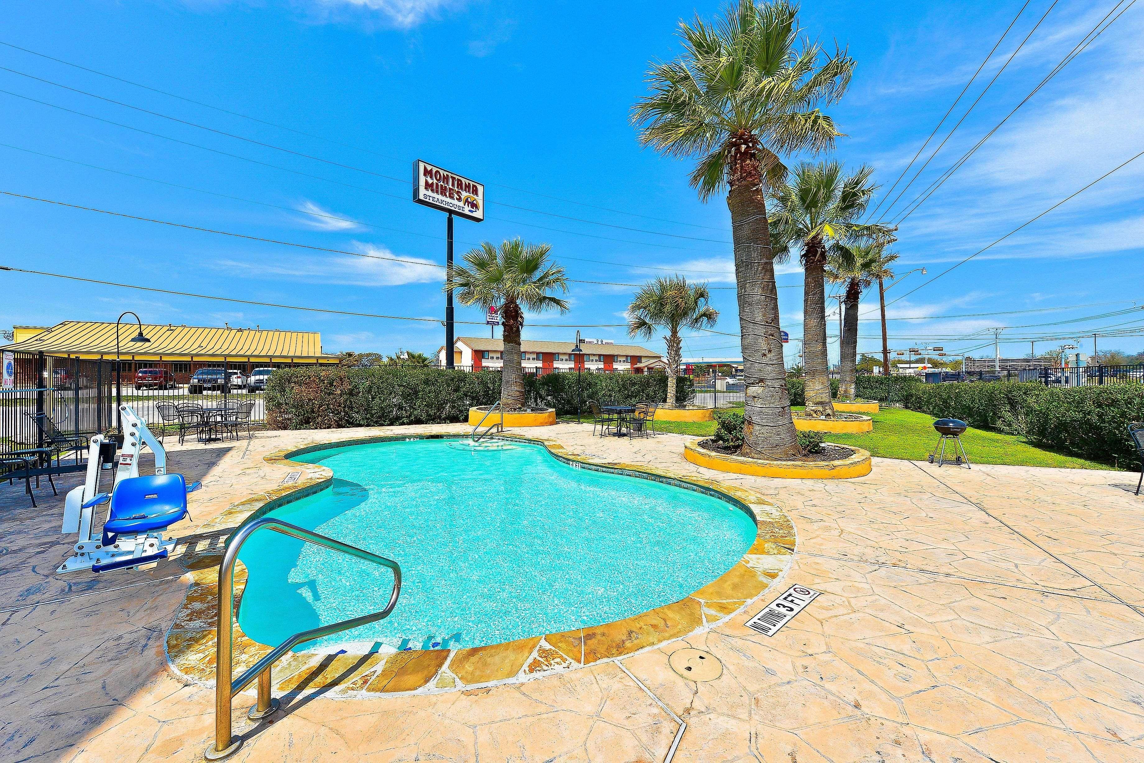 Microtel Inn & Suites By Wyndham New Braunfels I-35 מראה חיצוני תמונה