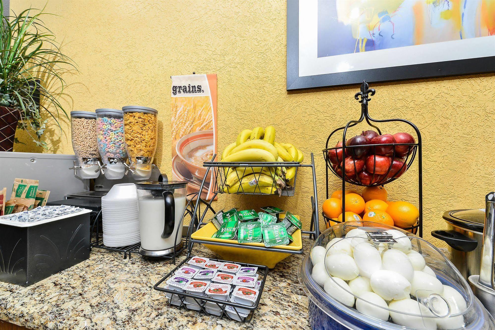 Microtel Inn & Suites By Wyndham New Braunfels I-35 מראה חיצוני תמונה