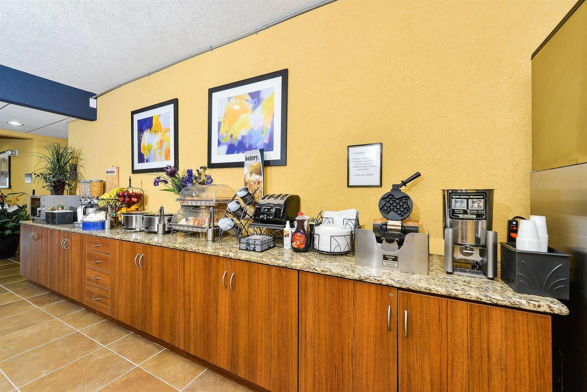 Microtel Inn & Suites By Wyndham New Braunfels I-35 מראה חיצוני תמונה