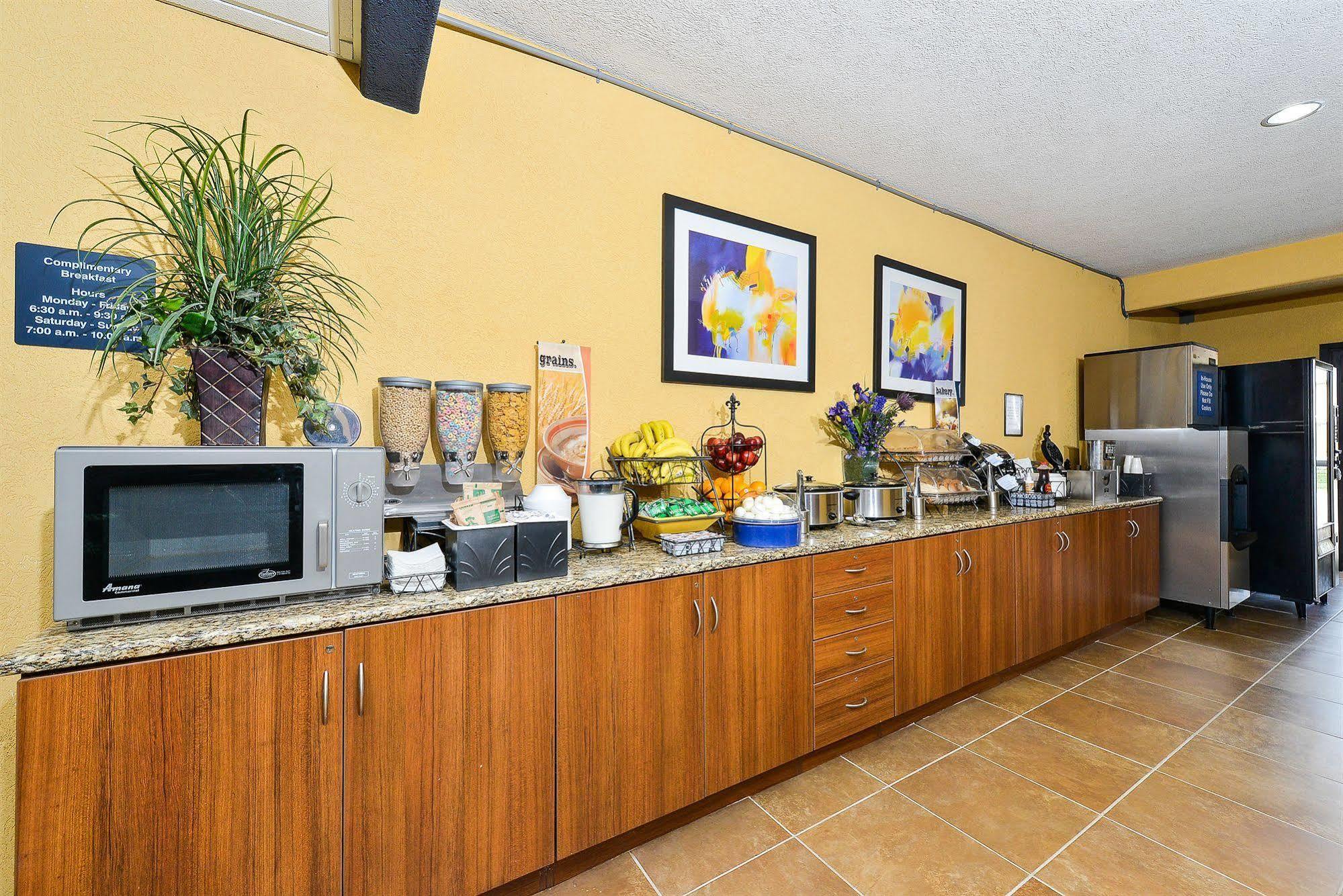 Microtel Inn & Suites By Wyndham New Braunfels I-35 מראה חיצוני תמונה
