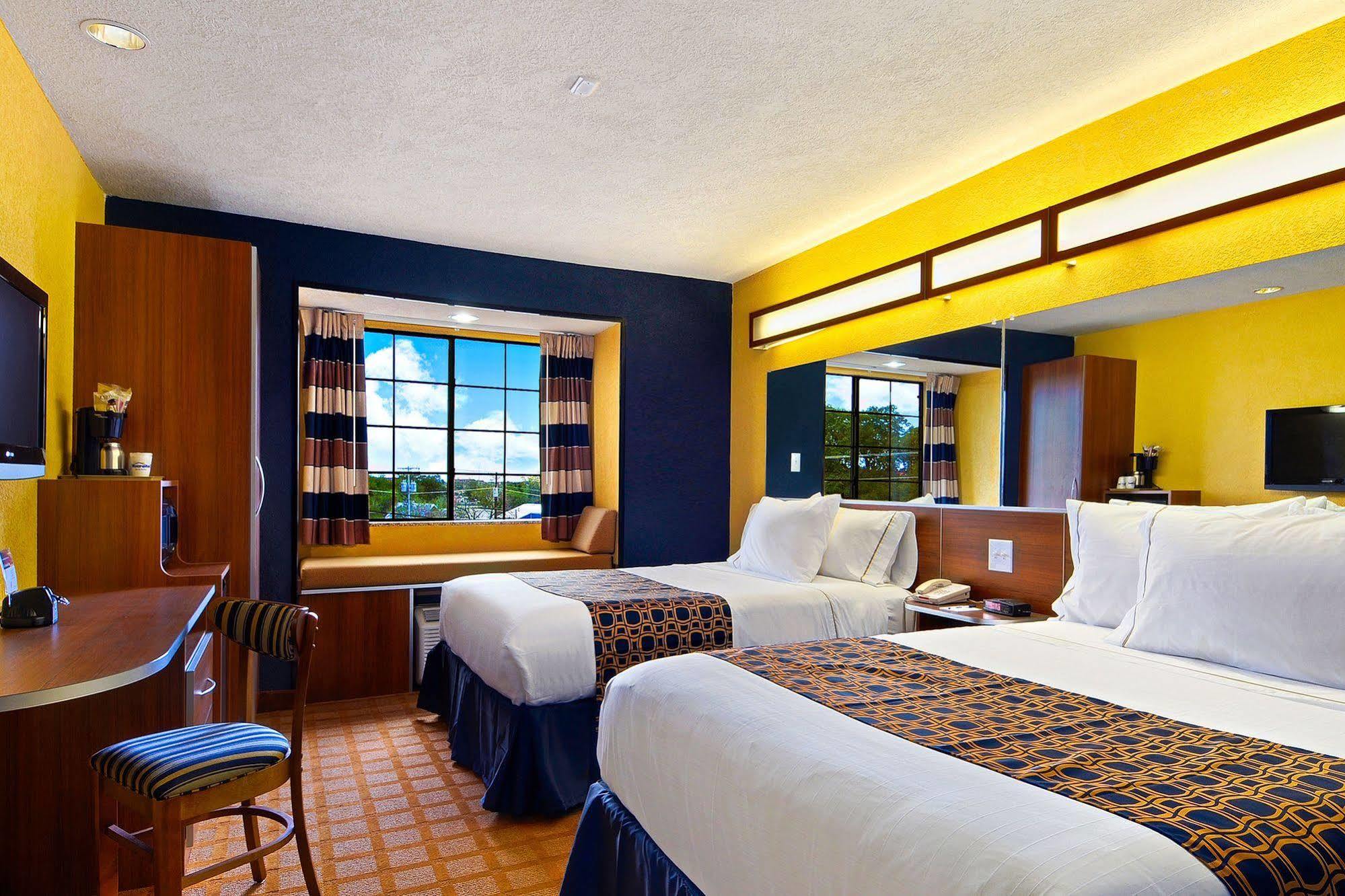 Microtel Inn & Suites By Wyndham New Braunfels I-35 מראה חיצוני תמונה